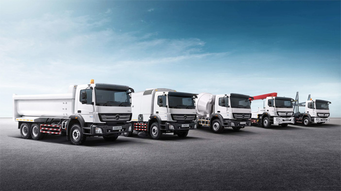 Bersama Eurotruk Transindo di Banjarmasin, DCVI menghadirkan 14 varian Mercedes-Benz Axor Euro 4 untuk memenuhi kebutuhan transportasi bisnis konsumen di beberapa segmen. - Image