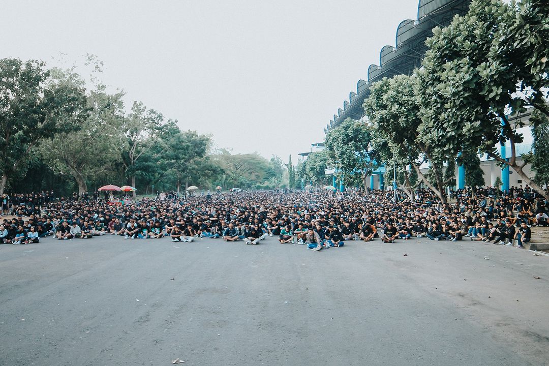 Suporter PSS Sleman Brigata Curva Sud. (Instagram/@bcsxpss.1976). - Image