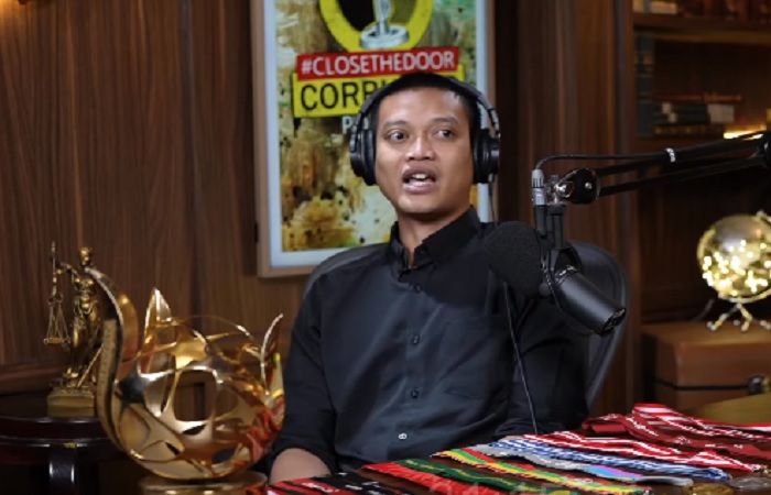 Kurnia Meiga ceritakan titik terendah saat alami gangguan penglihatan./Tangkap Layar YouTube Deddy Corbuzier - Image
