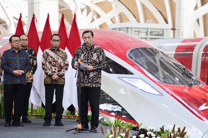 Menteri Koordinator Bidang Kemaritiman dan Investasi, Luhut B. Pandjaitan dalam peresmian Kereta Cepat Jakarta Bandung (KCJB), pada Senin (2/10). - Image