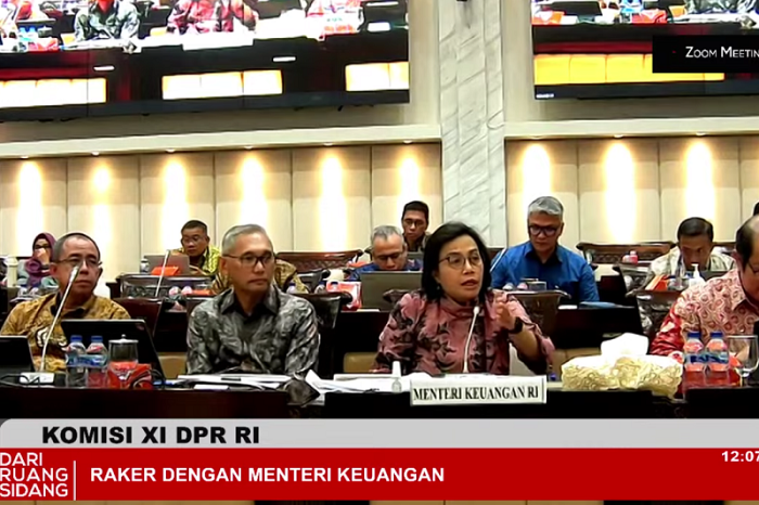 Menkeu Sri Mulyani Indrawati dalam Rapat Kerja (Raker) Komisi XI DPR RI dengan Menkeu di Jakarta, Senin (2/10). - Image