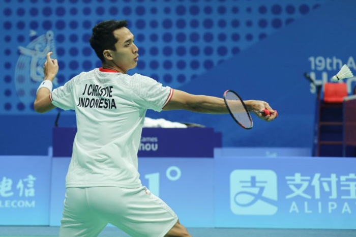 Tunggal putra Indonesia Jonatan Christie saat berlaga di babak pertama cabang bulu tangkis nomor perorangan Asian Games 2022 Hangzhou, Selasa (3/10/2023). (ANTARA/HO/PBSI) - Image
