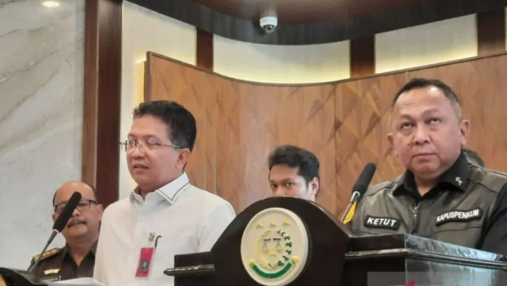 Konferensi pers yang dilakukan oleh Kejagung di depan kantornya mengenai pemeriksaan di Kemendag. - Image