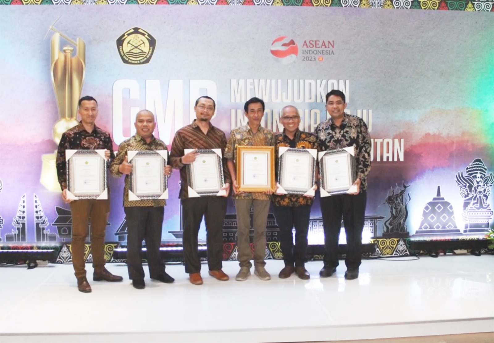 PT Tunas Inti Abadi (TIA) dan PT Cipta Kridatama (CK) masing-masing berhasil meraih 4 penghargaan sekaligus dalam gelaran Good Mining Practice (GMP) Award 2023. - Image