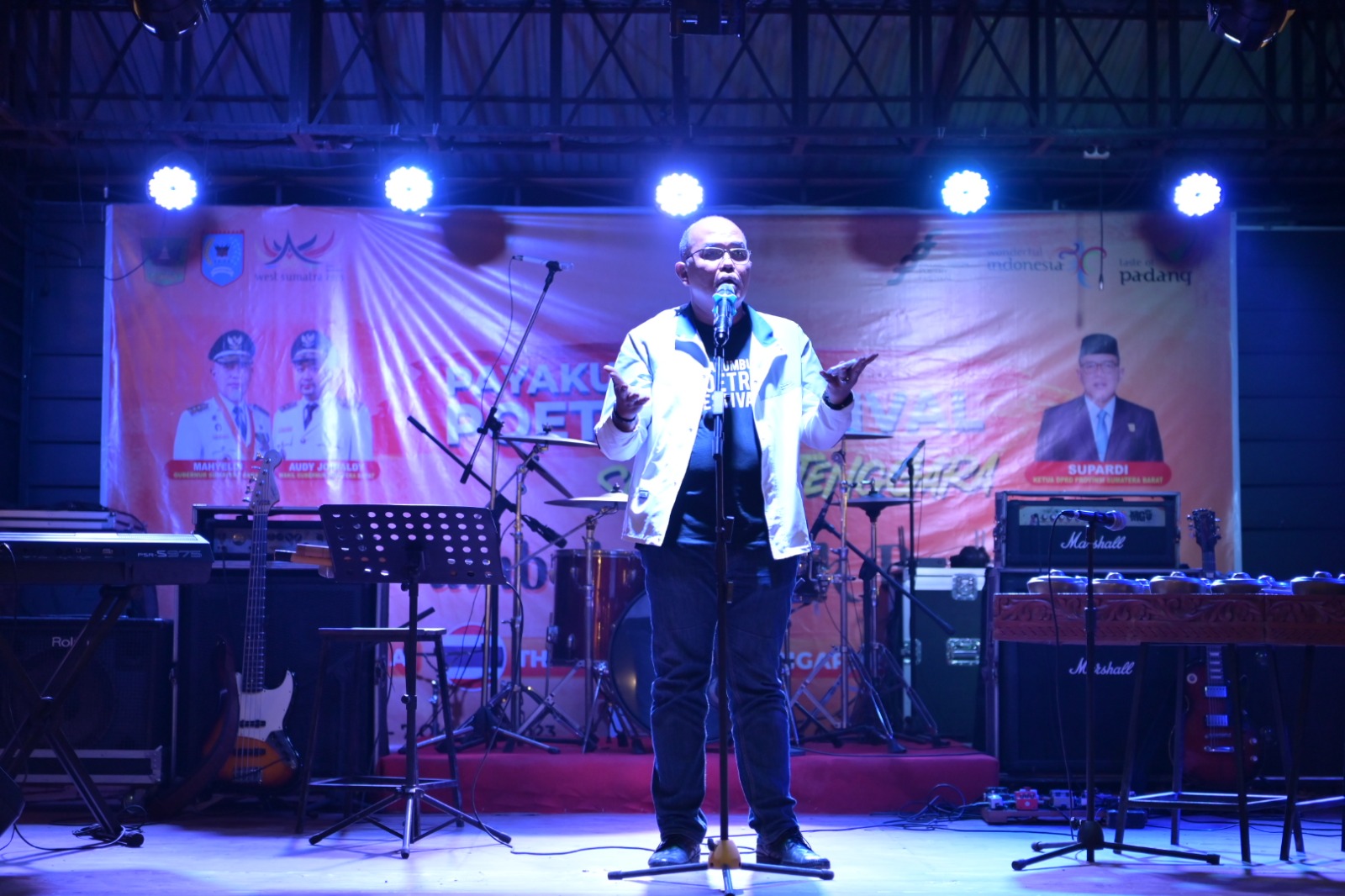 Ketua DPRD Sumbar Supardi saat pembukaan Payakumbuh Poetry Festival (PPF 2023) Rabu (4/10) malam. - Image