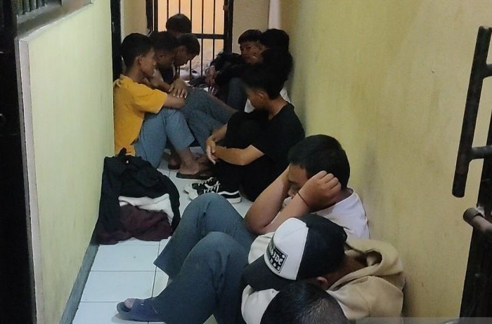 Puluhan pelajar di Cianjur ditangkap polisi setelah melakukan aksi duel yang videonya viral di media sosial. - Image