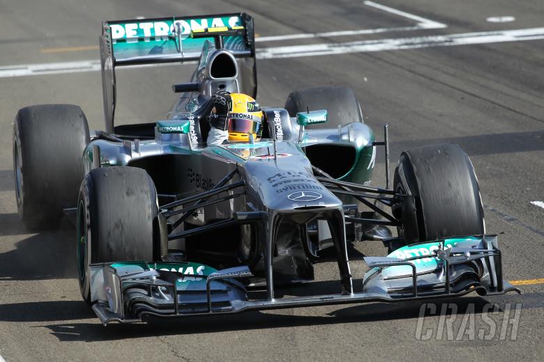 Mobil Mercedes W04 saat dikendarai Lewis Hamilton. - Image