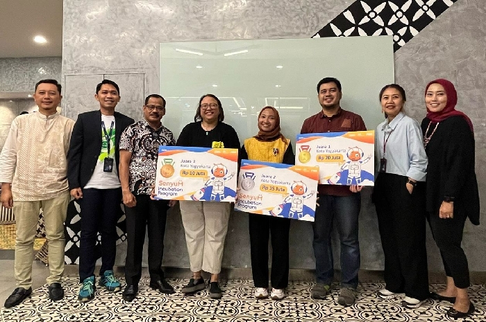 Program literasi bertajuk ‘SenyuM incubation Program’ digelar Holding Ultra Mikro BRI, Pegadaian dan PNM guna mendorong pelaku UMKM melaju go digital dalam memasarkan produknya. - Image