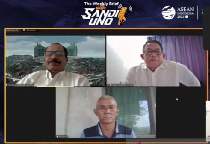 Tangkapan layar konferensi pers The Weekly Breif With Sandi Uno yang disiarkan secara daring dari Kantor Kementerian Pariwisata dan Ekonomi Kreatif, Senin (9/10). - Image