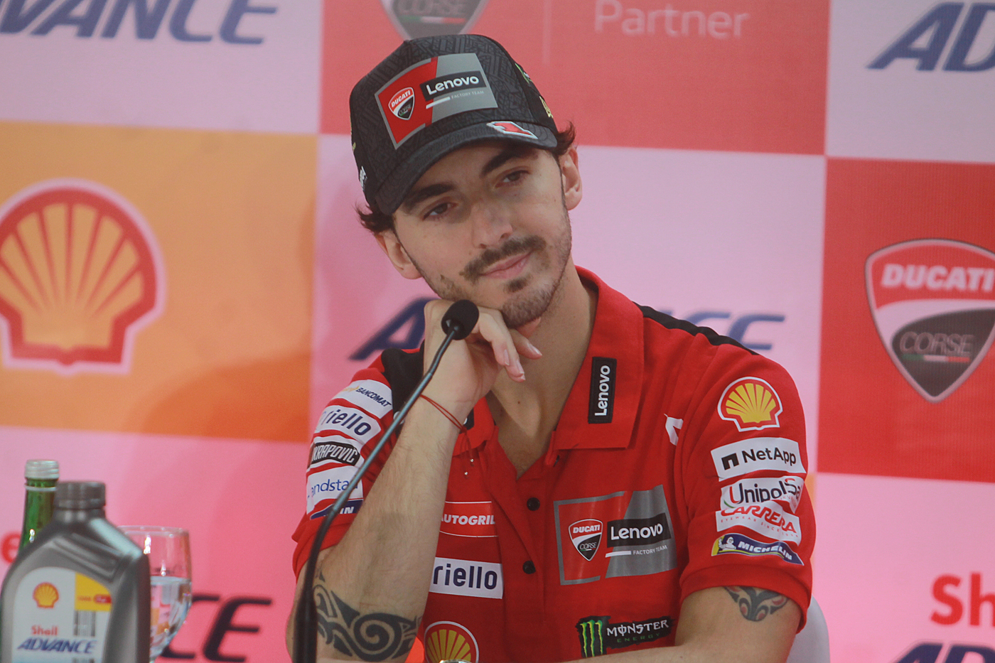 Pembalap Ducati Lenovo Team Francesco Bagnaia melakukan konferensi pers Shell Advance dan Ducati Corse di Jakarta, Selasa (10/10/2023). - Image