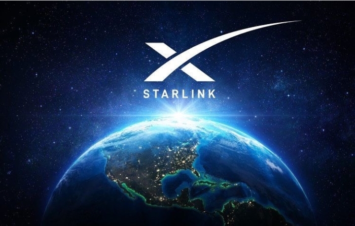 Ilustrasi logo Starlink diatas permukaan bumi./instagram.com/starlink_idn/ - Image