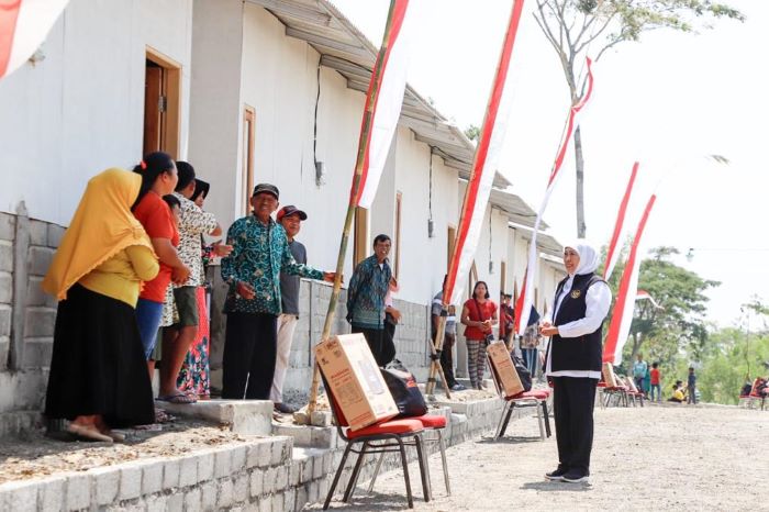 Gubernur Khofifah Indar Parawansa meresmikan Kampung Indah Purworejo (KIP) kompleks hunian bagi masyarakat terdampak bencana tanah gerak di Desa Purworejo, Kecamatan Wates, Kabupaten Blitar. - Image