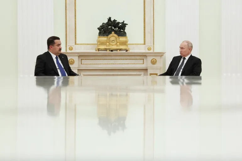 Presiden Rusia Vladimir Putin Menghadiri pertemuan dengan Perdana Menteri Irak Mohammed Shia Al-Sudani di Moskow, Rusia, pada 10 Oktober. - Image