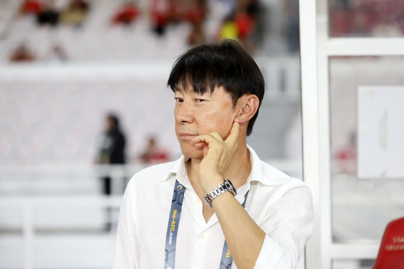 Pelatih Timnas Indonesia Shin Tae Yong (STY) (tengah) menilai seharusnya para pemainnya bisa tampil lebih baik lagi meski mencatatkan kemenangan besar 6-0 atas Brunei. - Image