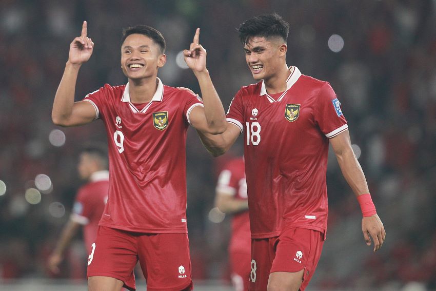 Dimas Drajad (kiri) dan Ramadhan Sananta merayakan gol Indonesia ke gawang Brunei Darussalam. - Image