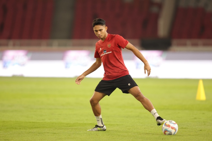 Marselino Ferdinan sengaja ditinggal pelatihnya, Shin Tae-yong, saat timnas Indonesia menjalani leg kedua Kualifikasi Piala Dunia 2026 kontra Brunei Darussalam, Selasa (17/10). (pssi) - Image