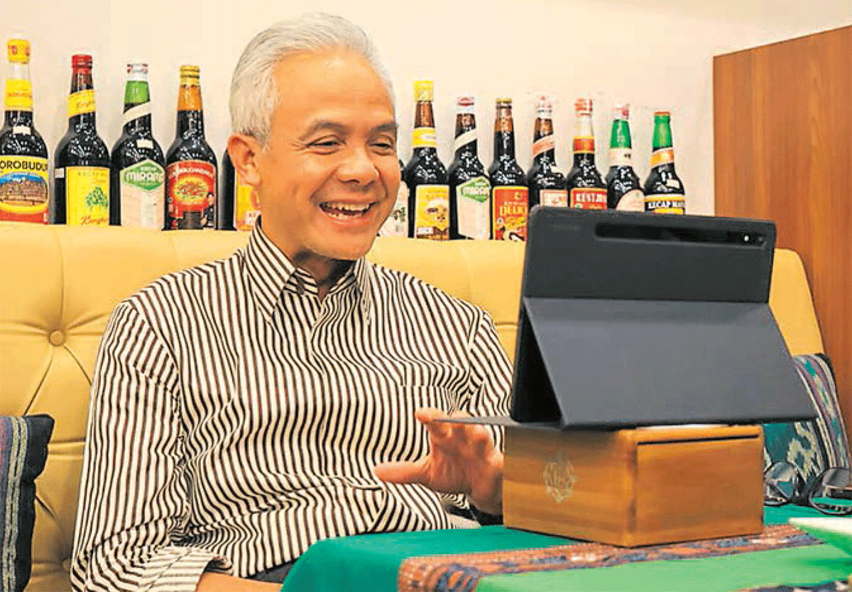 BERBAGAI PENGALAMAN: Ganjar Pranowo berbincang dengan Surya Sahetapy yang menjadi dosen di Institut Teknologi Rochester, Amerika Serika, secara daring pada Sabtu (23/9). - Image