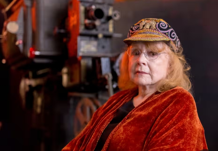 Piper Laurie, yang dikenal karena perannya yang masuk nominasi Oscar dalam Carrie dan The Hustler, meninggal pada usia 91 tahun. Sumber Foto: Greg Doherty/Getty Images. - Image