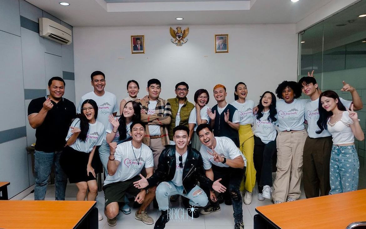 Frendy Horas bersama talenta-talenta muda. - Image
