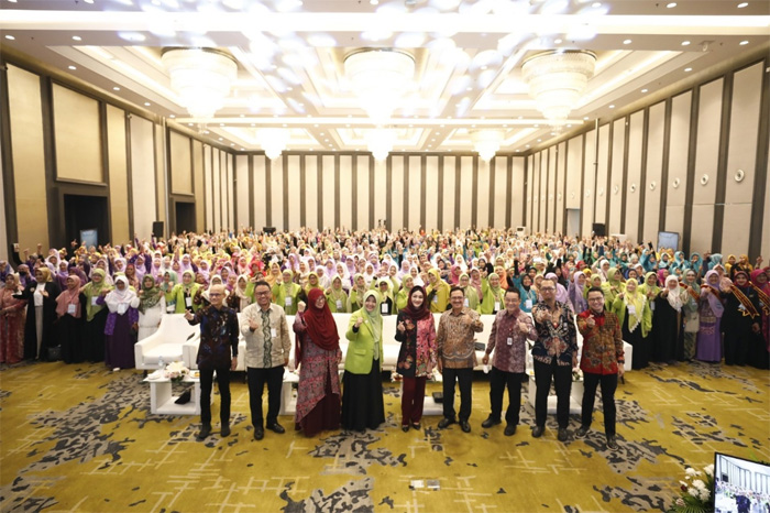 Otoritas Jasa Keuangan (OJK) menggelar program Sahabat Ibu Cakap Literasi Keuangan Syariah (SICANTIKS) yang digelar di Jakarta. - Image