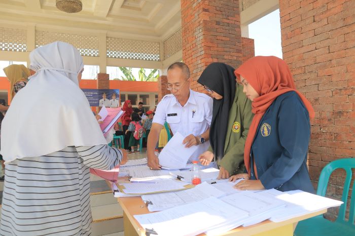 Disdukcapil Kabupaten Sidoarjo gencar jalankan pencatatan adminduk melalui inovasi Jemput Bola Terpadu Sidoarjo yang Gemilang (Jebete Sayang). - Image