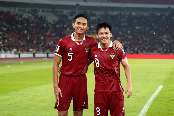 Witan Sulaeman (kanan) dan Rizky Ridho kembali akan menjadi tumpuan timnas Indonesia menghadapi Brunei Darussalam, Selasa (17/10). (persija.id) - Image
