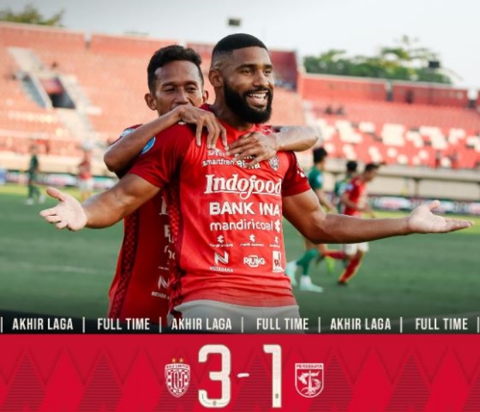Bali United berhasil mengatasi Persebaya Surabaya dengan skor 3-1 di Stadion Kapten I Wayan Dipta, Jumat (20/10) sore. (bali united) - Image