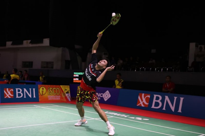 Ikhsan Leonardo Imanuel Rumbay saat tampil di perempat final tunggal putra Indonesia International Challenge 2023 di Surabaya, Jumat (20/10). (ANTARA/HO-PP PBSI) - Image