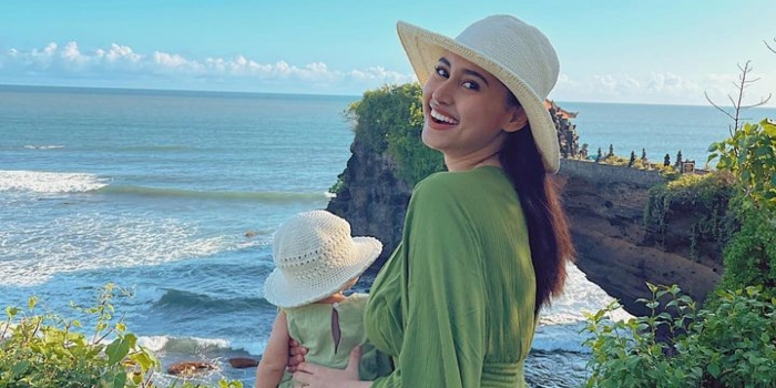 Afifah Riyad, selebgram yang viral dan menceritakan kejadian usai mendapat penganiayaan dari mantan pacar suami. (Instagram/@afifahriyad) - Image