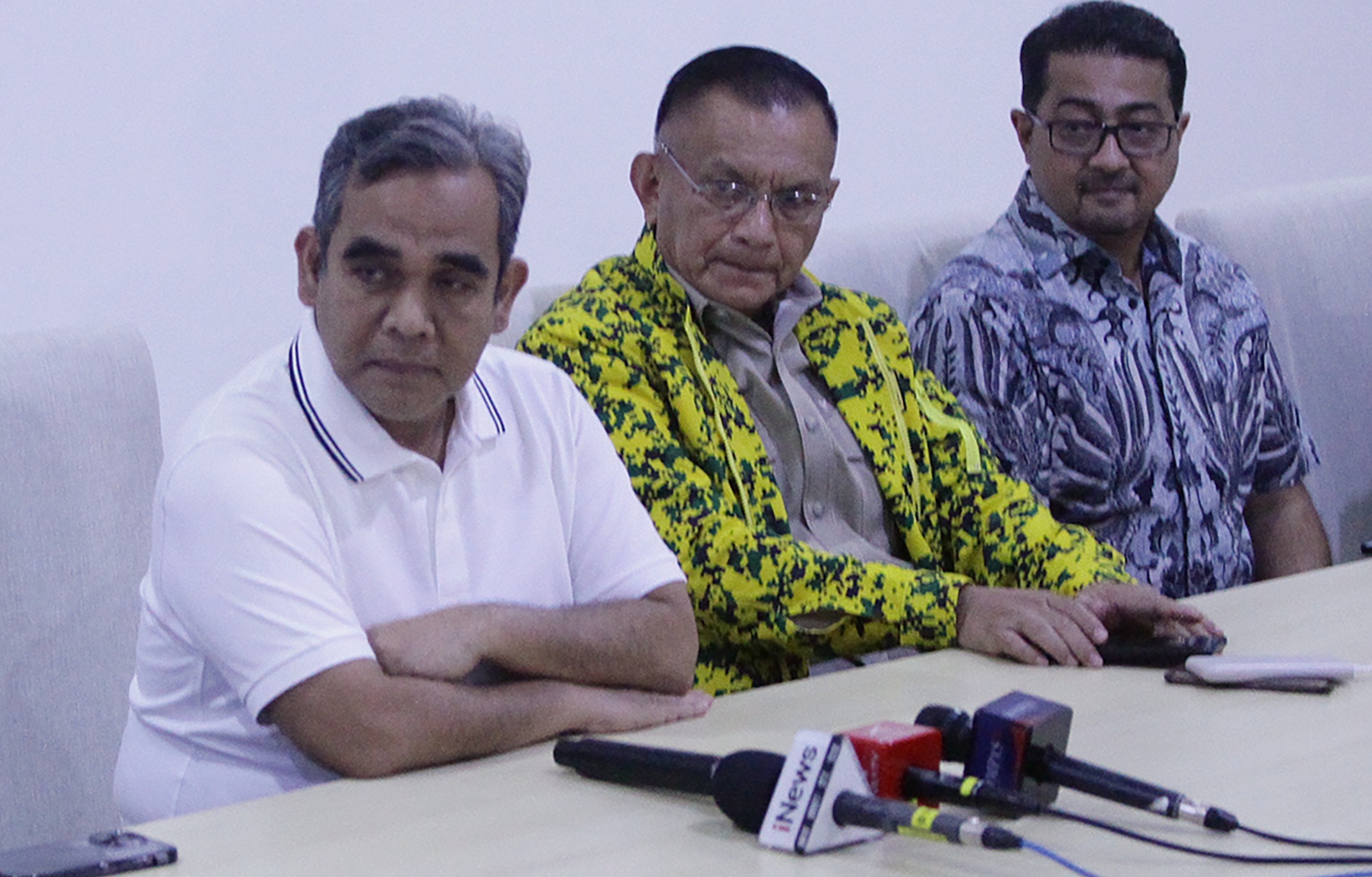 Dari kiri Sekjen Partai Geloara Indonesia Mahfuz Sidik, bersama Sekjen PBB Afriansyah Noor, Sekjen PAN Eddy Soeparno, Sekjen Partai Gerindra Ahmad Muzani, Sekjen Partai Golkar Lodewijk Freidrich Paulu - Image