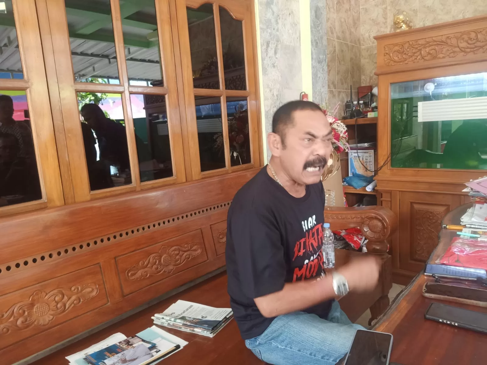 Ketua DPC PDIP Kota Solo F.X. Hadi Rudyatmo ditemui dikediamannya, Rabu (25/10/2023) (ANTONIUS CHRISTIAN/RADAR SOLO)) - Image