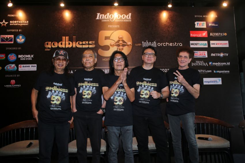 Personel God Bless dalam jumpa pers persiapan konser 50 tahun. - Image