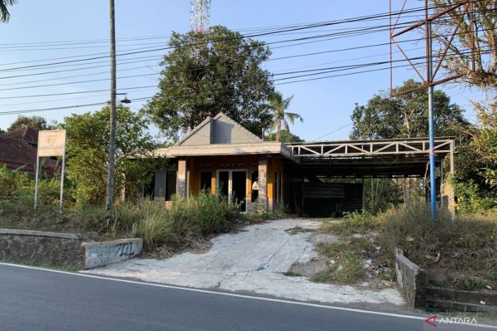 Situasi rumah tempat kejadian perkara (TKP) pembunuhan Ibu dan anak di Subang, Jawa Barat. - Image