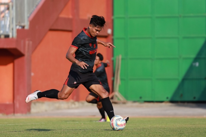 Bek sekaligus kapten Madura United, Fachruddin Aryanto, meminta timnya dapat memenangi laga kontra Arema FC di Stadion Kapten I Wayan Dipta, Bali, Sabtu (28/10) sore. - Image