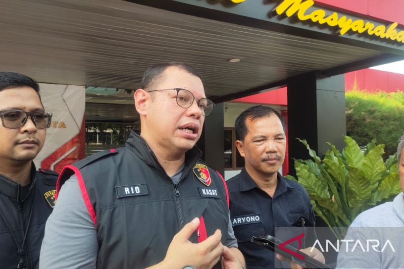 Kasat Reskrim Polres Metro Tangerang Kota, Kompol Rio Mikael Tobing saat menggelar keterangan pers di Mapolres Metro Tangerang Kota, Jumat (27/10). - Image