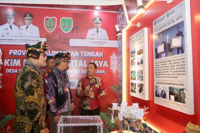Dirjen IKP Kemenkominfo Usman Kasong usai membuka KIMFest di Gedung Balai Pemuda, kompleks Alun-alun Kota Surabaya. - Image