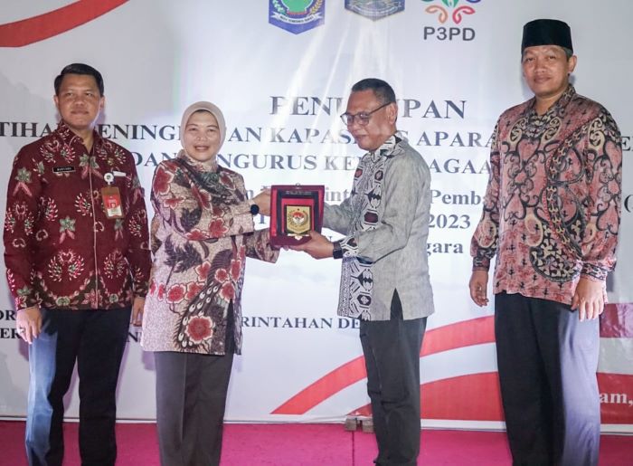 Penutupan Pelatihan Peningkatan Kapasitas Aparatur Pemerintah Desa dan Pengurus Kelembagaan Desa melalui P3PD 2023 Provinsi Nusa Tenggara Barat, di Hotel Lombok Raya, Kota Mataram, Jumat (28/10). - Image