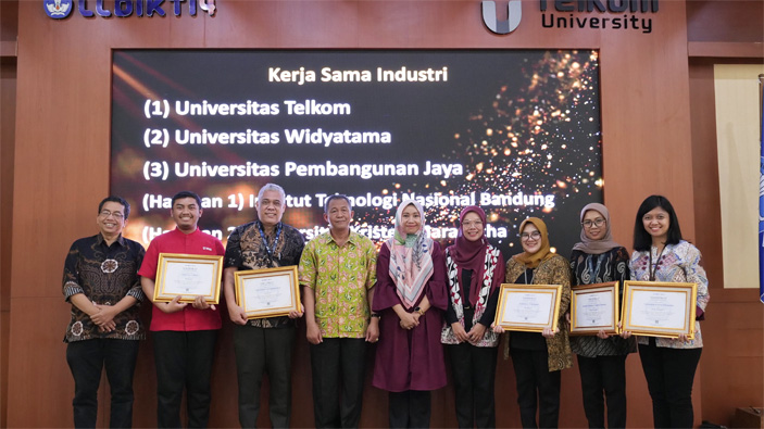 Universitas Pembangunan Jaya (UPJ) berhasil meraih penghargaan Anugerah Kerjasama Diktiristek Tahun 2023 terbaik ketiga se Jawa Barat-Banten dalam hal pelaksanaan kerjasama dengan sektor industri.