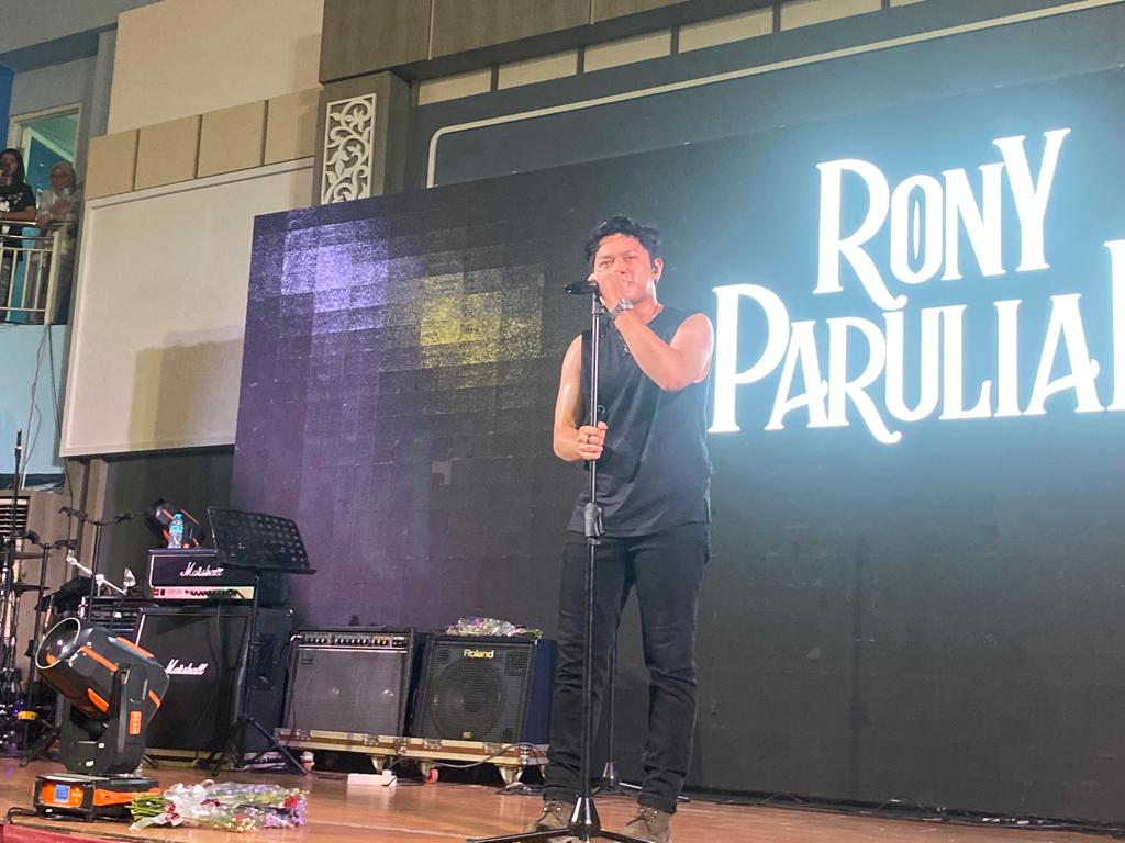 Rony Parulian menjadi salah satu penampil dalam Teman Kopi Festival Vol. 1 2023 Minggu (29/10) - Image
