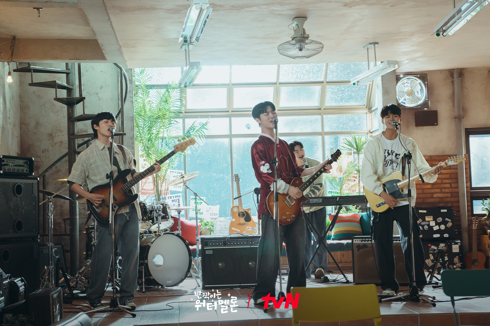 Band Watermelon Sugar, Ha Yi Chan dan Ha Eun Gyeol. - Image
