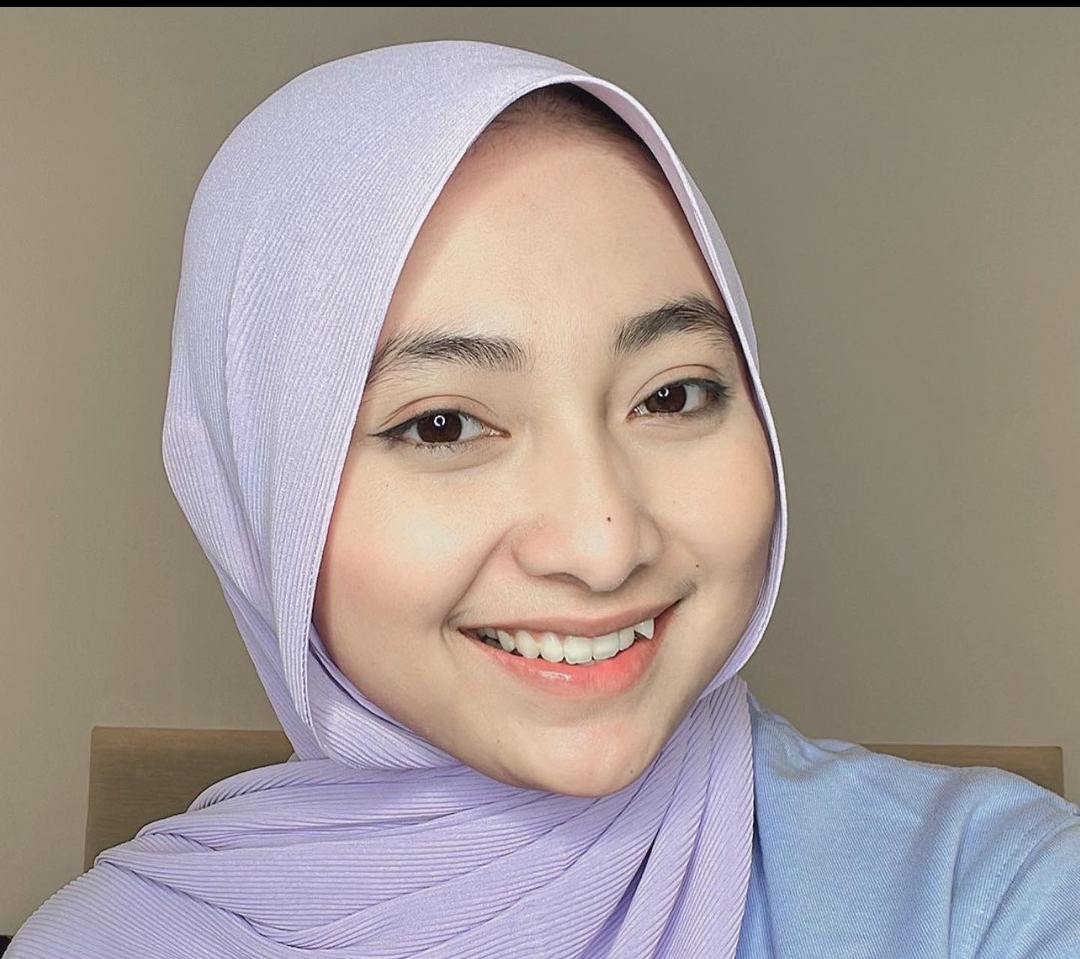 Selebgram Auzura yang tengah viral karena dituding jadi simpanan suami orang. - Image