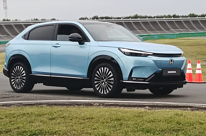 MOBIL EV: Tampilan e:Ny1 di arena test drive di kantor R&D Automobile Honda Motor Corp kawasan, Tochigi, Jepang. (29/10). Kendaraan listrik itu telah dipasarkan di Tiongkok dan Eropa. - Image