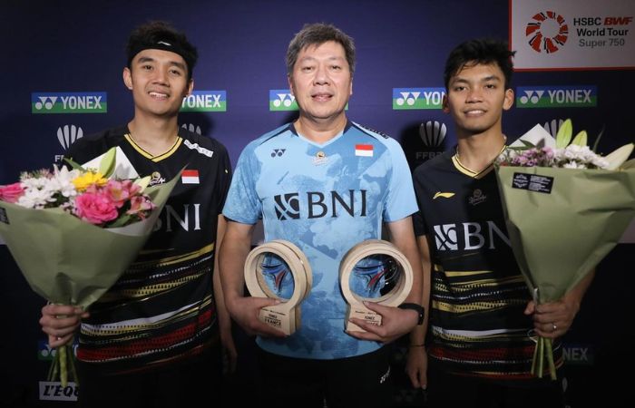 Aryono Miranat (tengah), pelatih ganda putra Indonesia menjelang Korea Masters 2023 / sumber: akun Instagram pribadi @aryonomiranat_ - Image