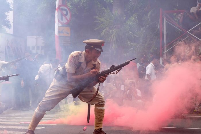 Satpol PP Kota Surabaya menerjunkan 150 personel untuk pengamanan Parade Surabaya Juang 2023, pada Minggu (5/11). - Image