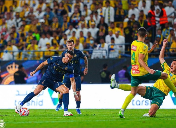 Cristiano Ronaldo (kanan) membawa Al Nassr meraih kemenangan 2-0 atas Al Khaleej dalam lanjutan Liga Pro Arab Saudi. (Instagram/@alnassr) - Image