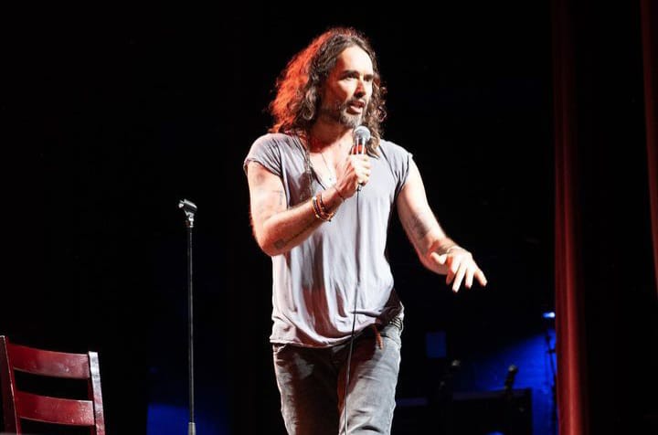 Sosok Russell Brand. - Image