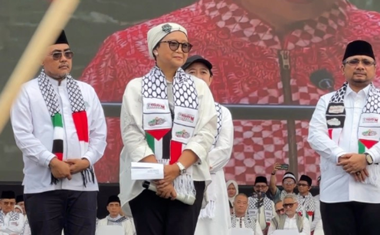 Menlu Retno saat menghadiri Acara Aksi Akbar Aliansi Rakyat Indonesia Bela Palestina./Instagram.com/retno_marsudi - Image