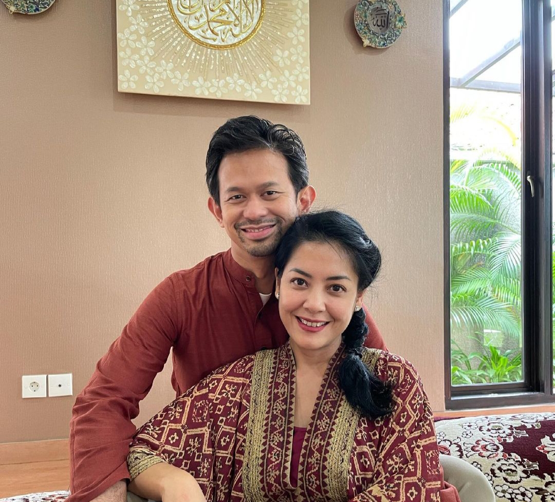 Artis Lulu Tobing dengan sang suami Bani Mulia. - Image
