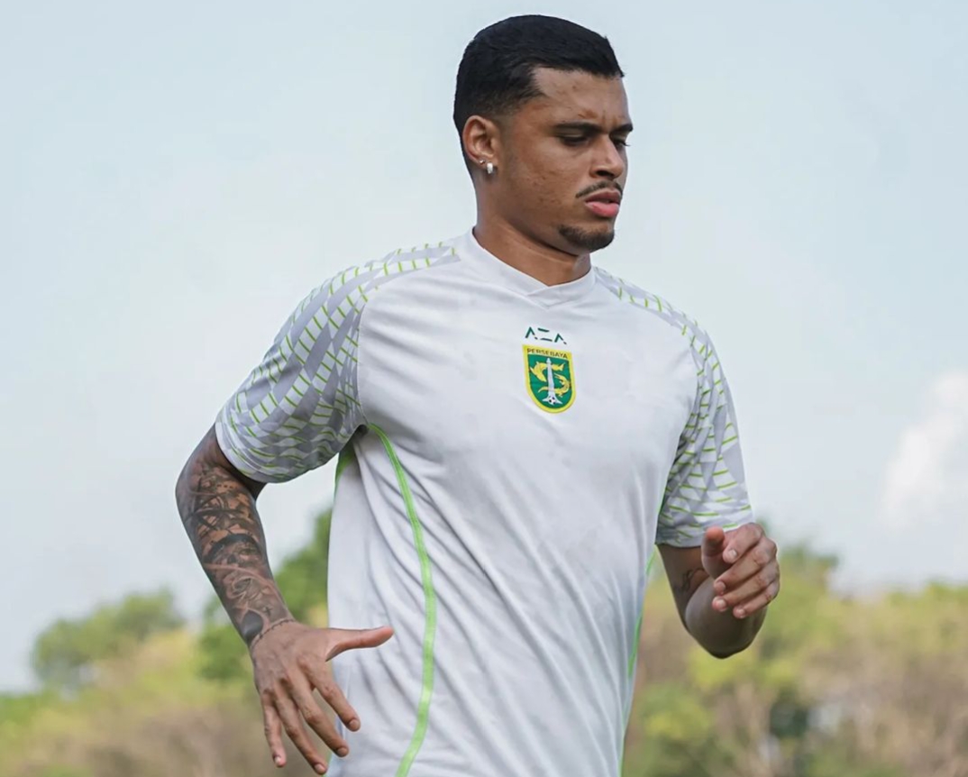 Yan Victor langsung megikuti latihan bersama skuad Persebaya Surabaya. - Image