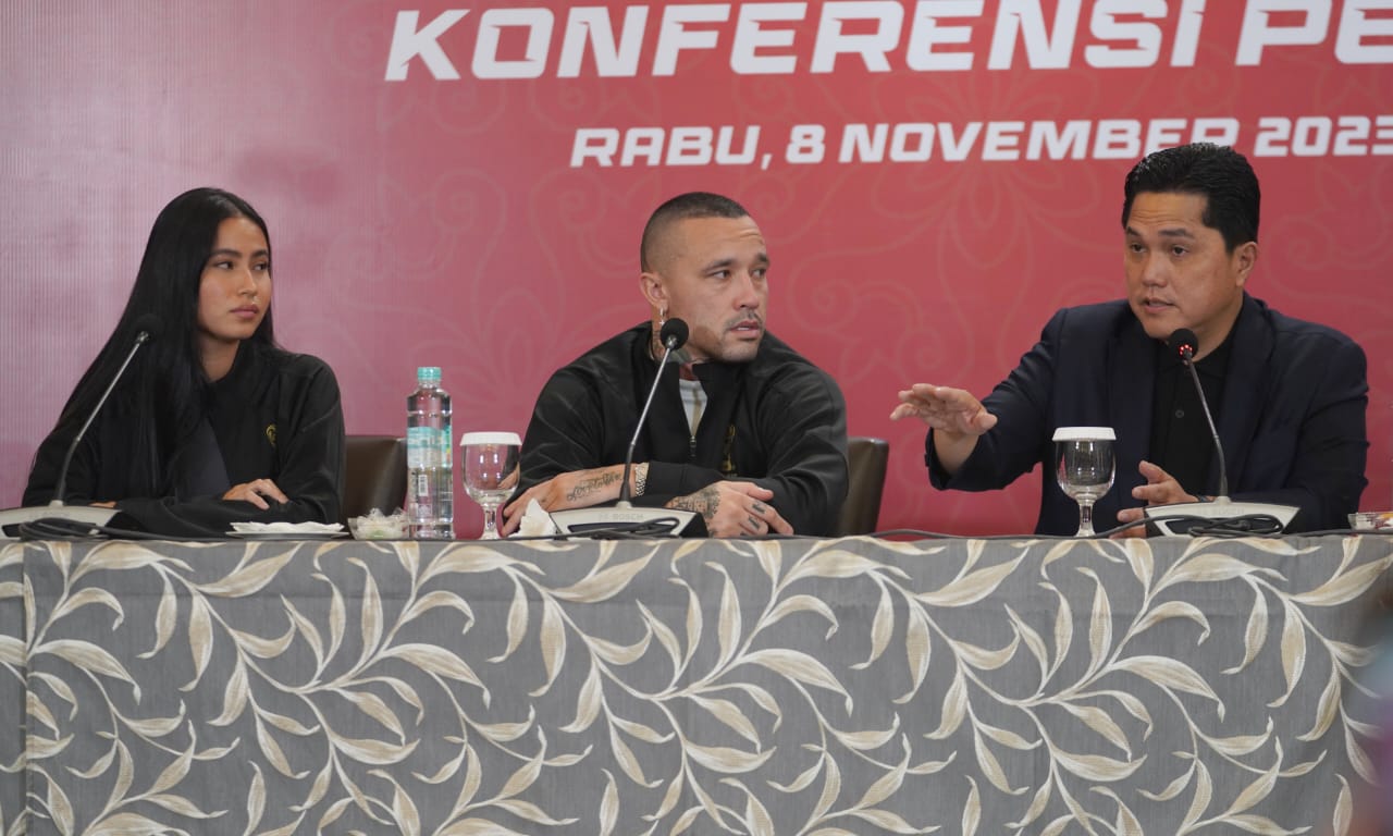 Sabreena Dressler (kiri), Radja Nainggolan (Tengah) dan Erick Thohir (kanan). - Image